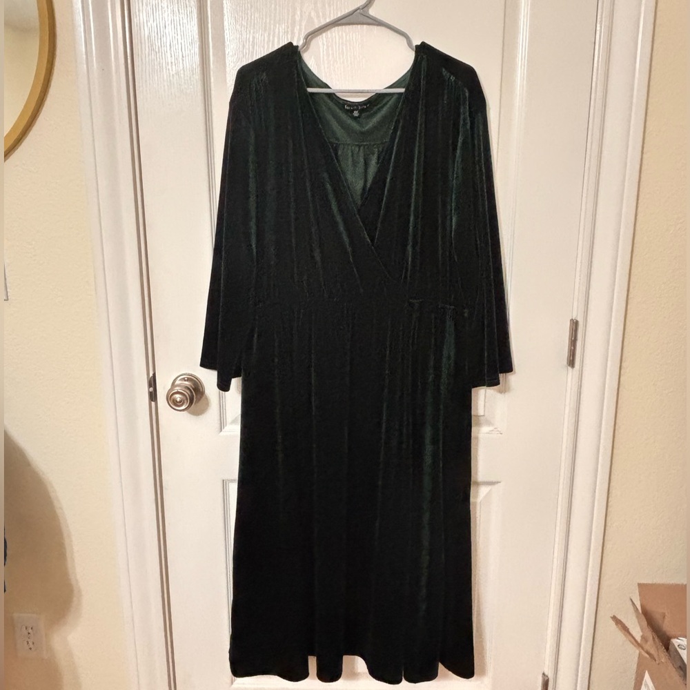 Elegant Green Velvet Dress